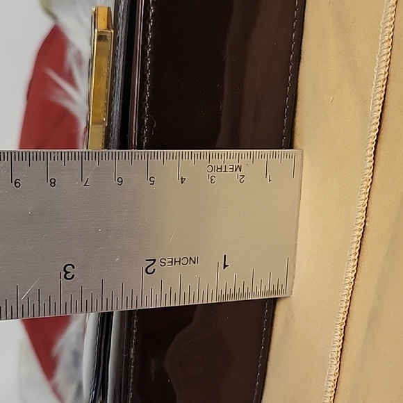 LOUIS VUITTON Sobe Wine red patent clutch bag - Picture 11 of 17